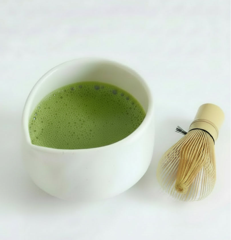 Matcha Bowl with Spout – White Clay | Made in Japan