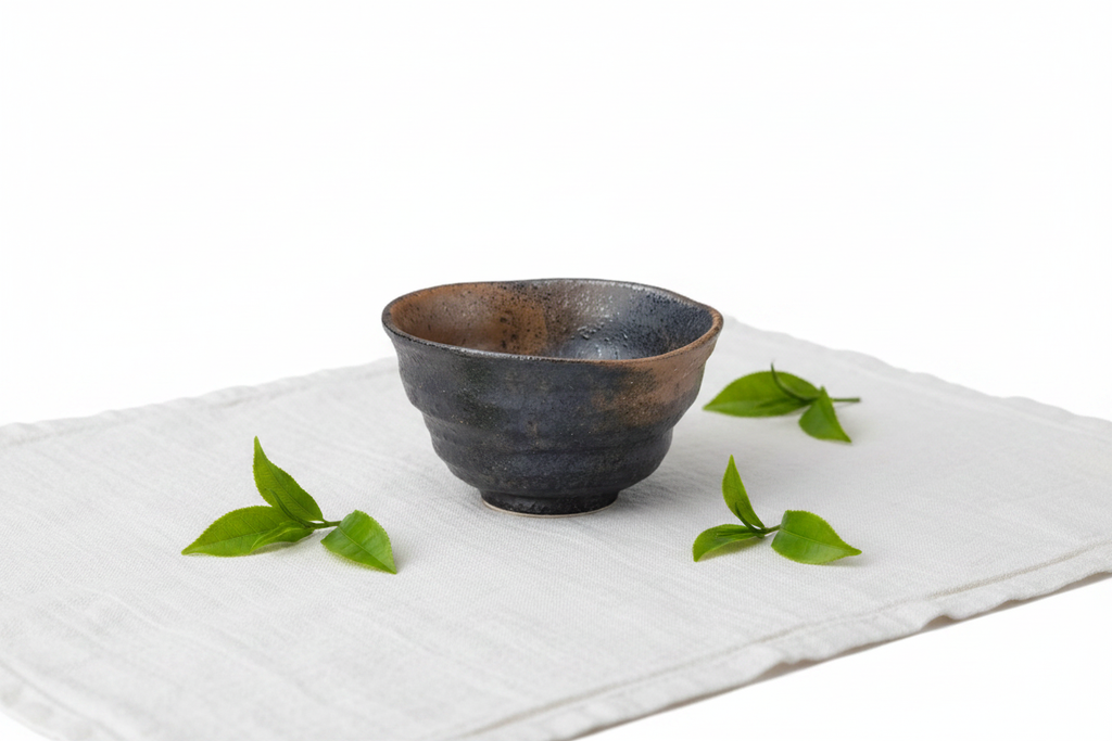 Bizenhuki Rokubei Sencha Tea Cup – minimalist white linen lifestyle